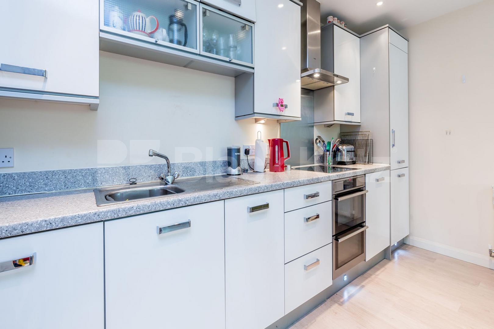 Modern and spacious 1 bedroom with access to private garden and parking space  Park Road, Crouch End