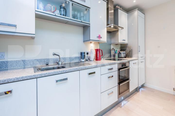 Modern and spacious 1 bedroom with access to private garden and parking space  Park Road, Crouch End