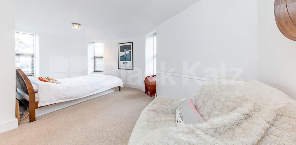 			New Instruction! Private huge roof terrace!, 2 Bedroom, 1 bath, 1 reception Flat			 Milton Road, Highgate, N6, Highgate / Crouch End / Archway