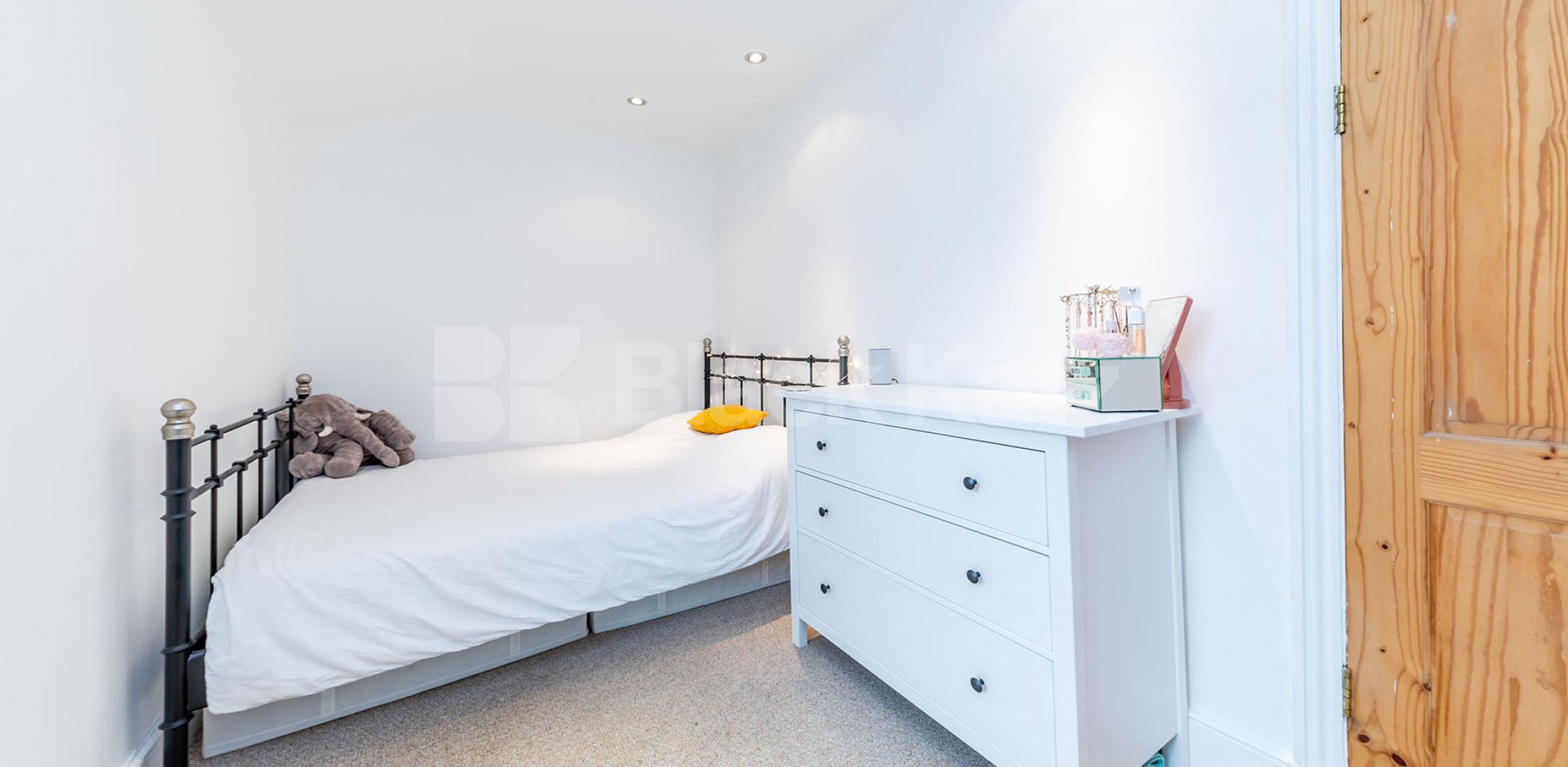 			New Instruction! Private huge roof terrace!, 2 Bedroom, 1 bath, 1 reception Flat			 Milton Road, Highgate, N6, Highgate / Crouch End / Archway