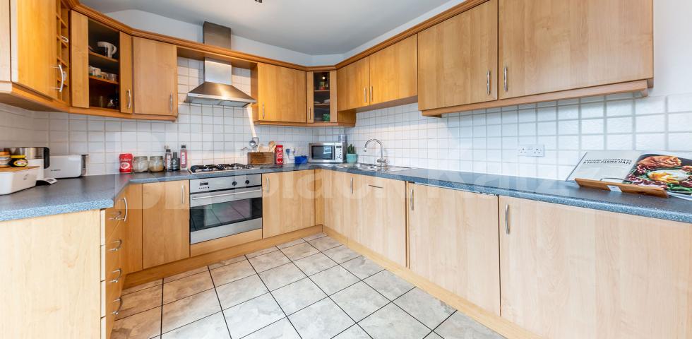 			New Instruction! Private huge roof terrace!, 2 Bedroom, 1 bath, 1 reception Flat			 Milton Road, Highgate, N6, Highgate / Crouch End / Archway