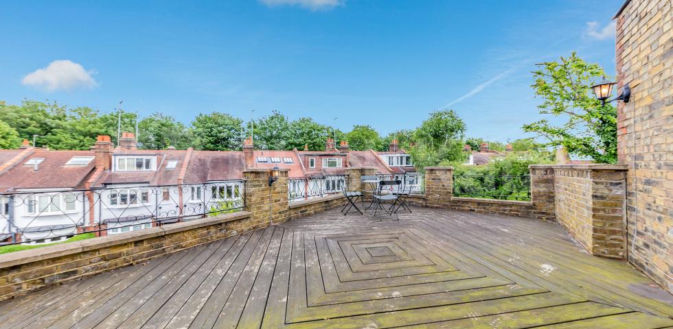 			New Instruction! Private huge roof terrace!, 2 Bedroom, 1 bath, 1 reception Flat			 Milton Road, Highgate, N6, Highgate / Crouch End / Archway