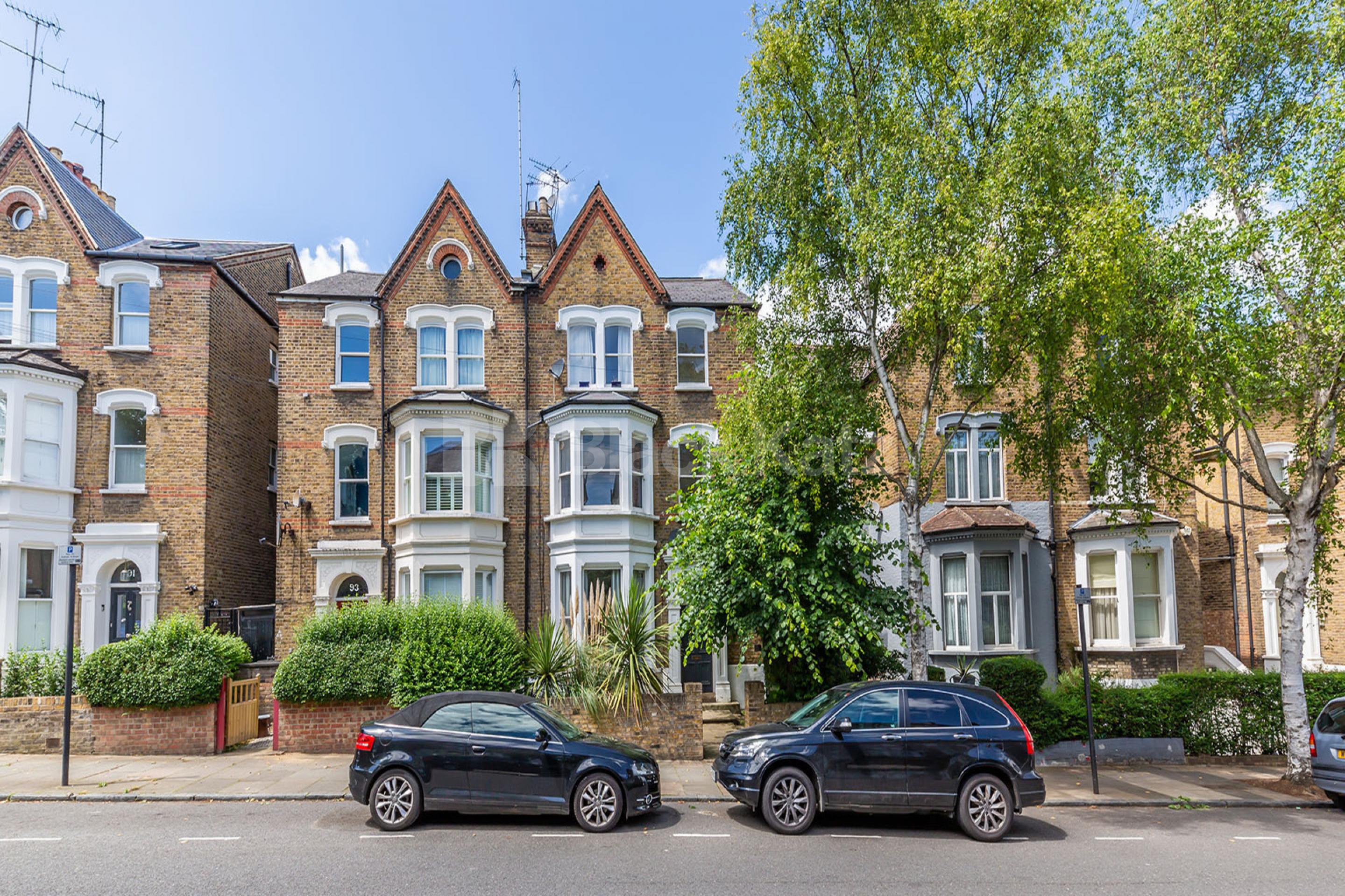 			5 Bedroom, 2 bath, 5 reception Flat			 Lady Margaret, Tufnell Park  N19