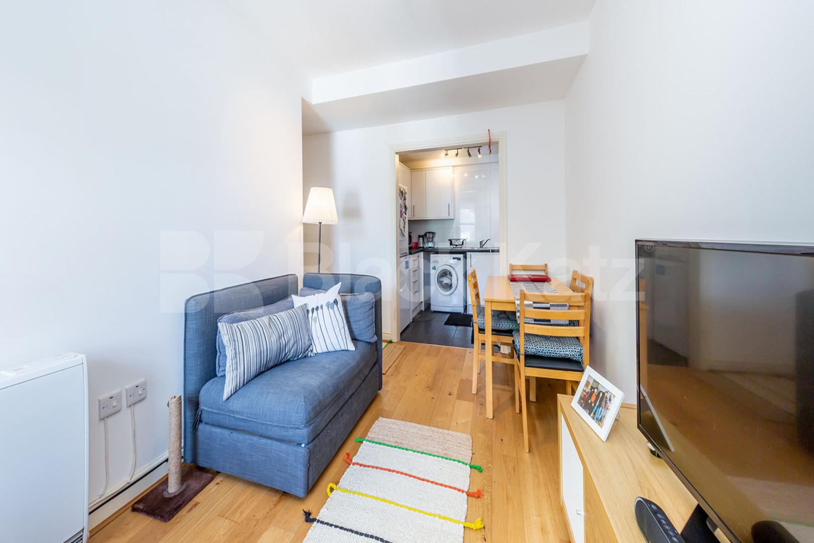 Modern and well located 1 bedroom property 2 minutes to Caledonian Road Station  Hillmarton Road, Islington / Caledonian Road