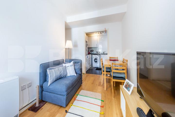 Modern and well located 1 bedroom property 2 minutes to Caledonian Road Station  Hillmarton Road, Islington / Caledonian Road