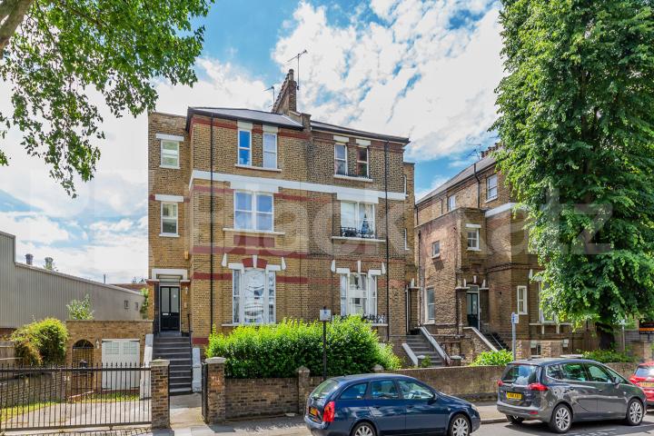 Modern and well located 1 bedroom property 2 minutes to Caledonian Road Station  Hillmarton Road, Islington / Caledonian Road
