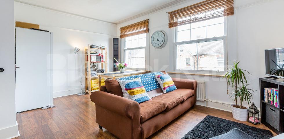 			3 Bedroom, 2 bath, 1 reception Terraced House			 Cheshire Road, Bounds Green