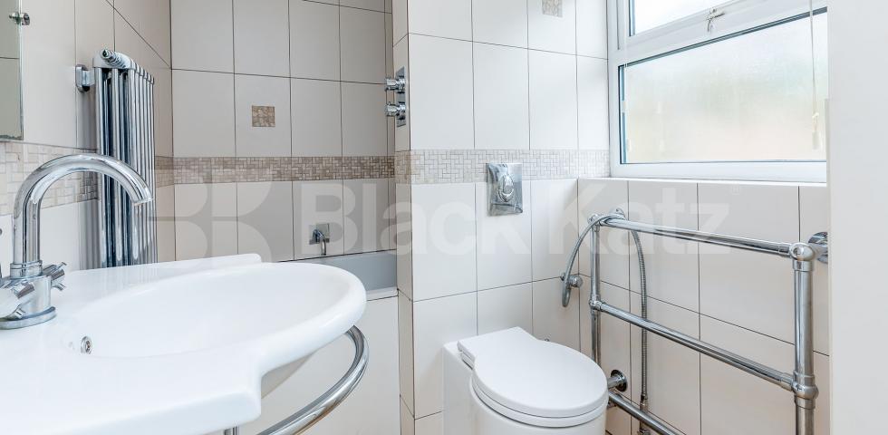 			Rent Inclusive Of All Utility Bills !!!, 1 Bedroom, 1 bath, 1 reception Ground Floor Flat			 Clarendon Road, Turnpike Lane