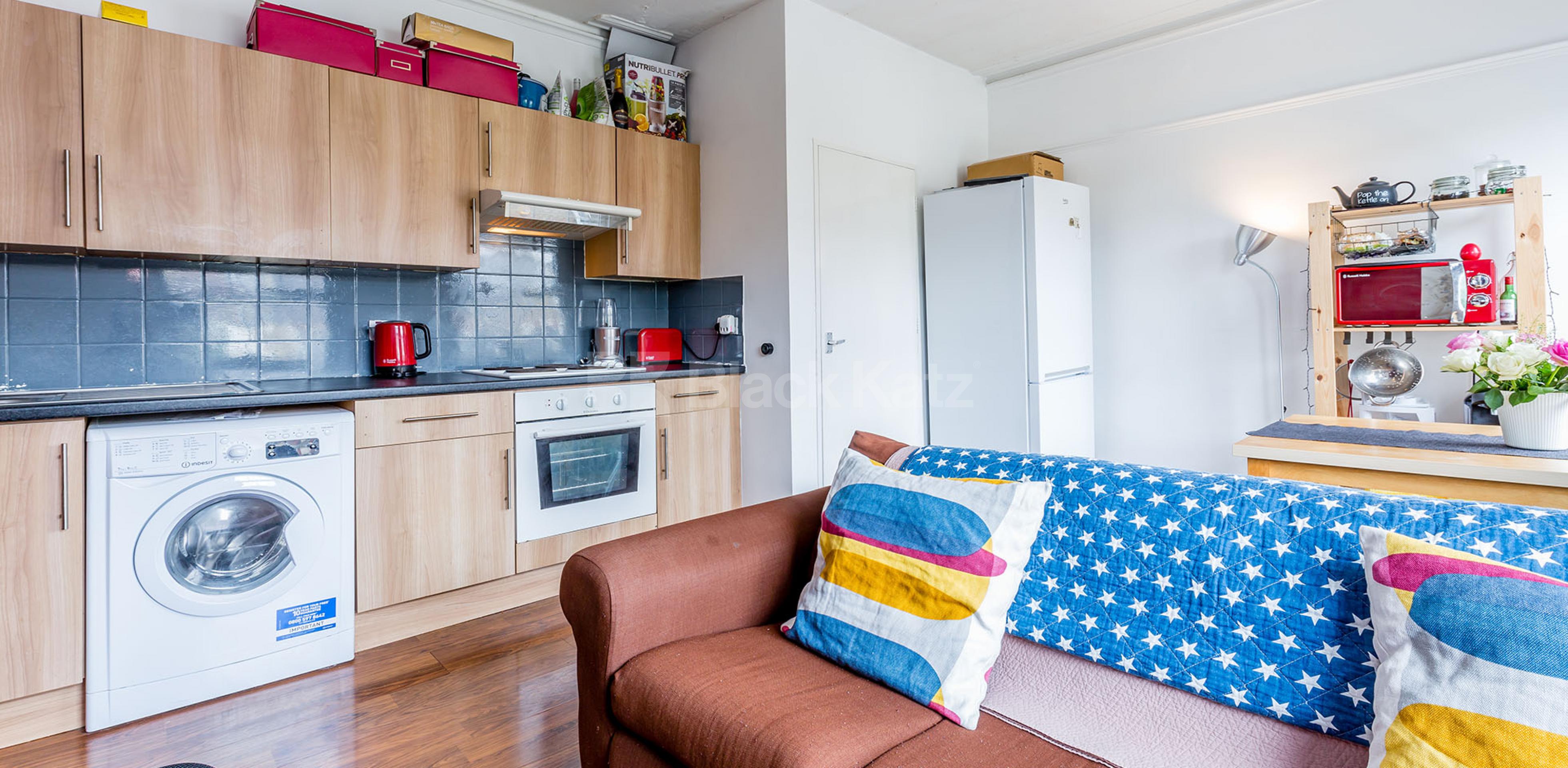 			NEW INSTRUCTION!, 2 Bedroom, 2 bath, 1 reception Apartment			 Cheshire Road, Bounds Green N22