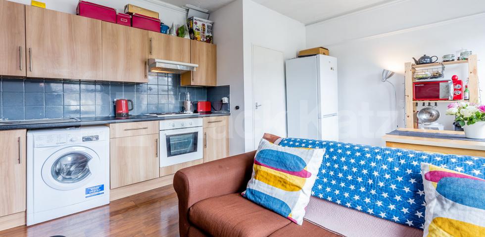 			3 Bedroom, 2 bath, 1 reception Terraced House			 Cheshire Road, Bounds Green