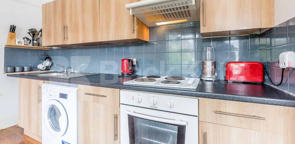 			NEW INSTRUCTION!, 3 Bedroom, 1 bath, 1 reception Flat			 Cheshire Road, Bounds Green