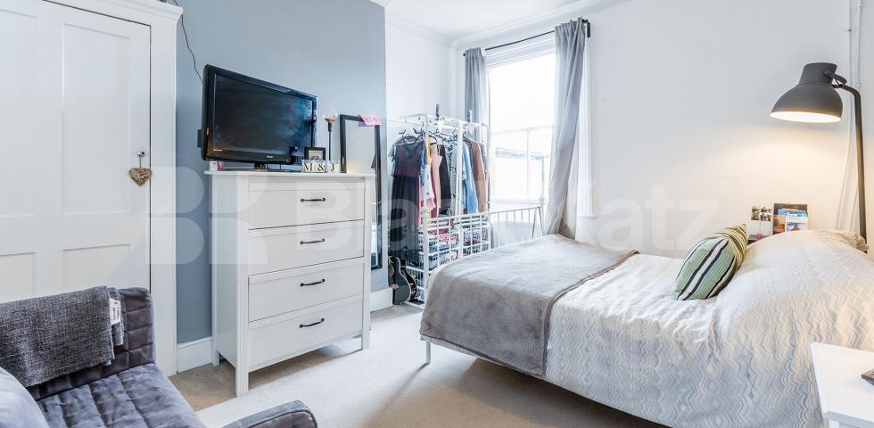 			NEW INSTRUCTION!, 3 Bedroom, 1 bath, 1 reception Flat			 Cheshire Road, Bounds Green