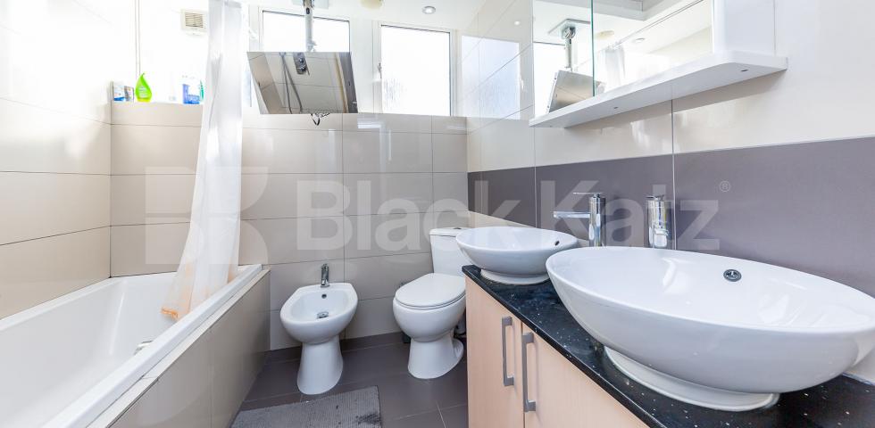 			4 Bedroom, 1 bath, 1 reception Maisonette			 OLD CHURCH ROAD E1 , Whitechapel/Stepney 