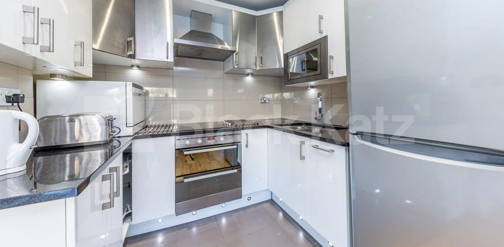 			4 Bedroom, 1 bath, 1 reception Maisonette			 OLD CHURCH ROAD E1 , Whitechapel/Stepney 
