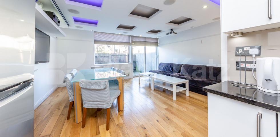 			4 Bedroom, 1 bath, 1 reception Maisonette			 OLD CHURCH ROAD E1 , Whitechapel/Stepney 
