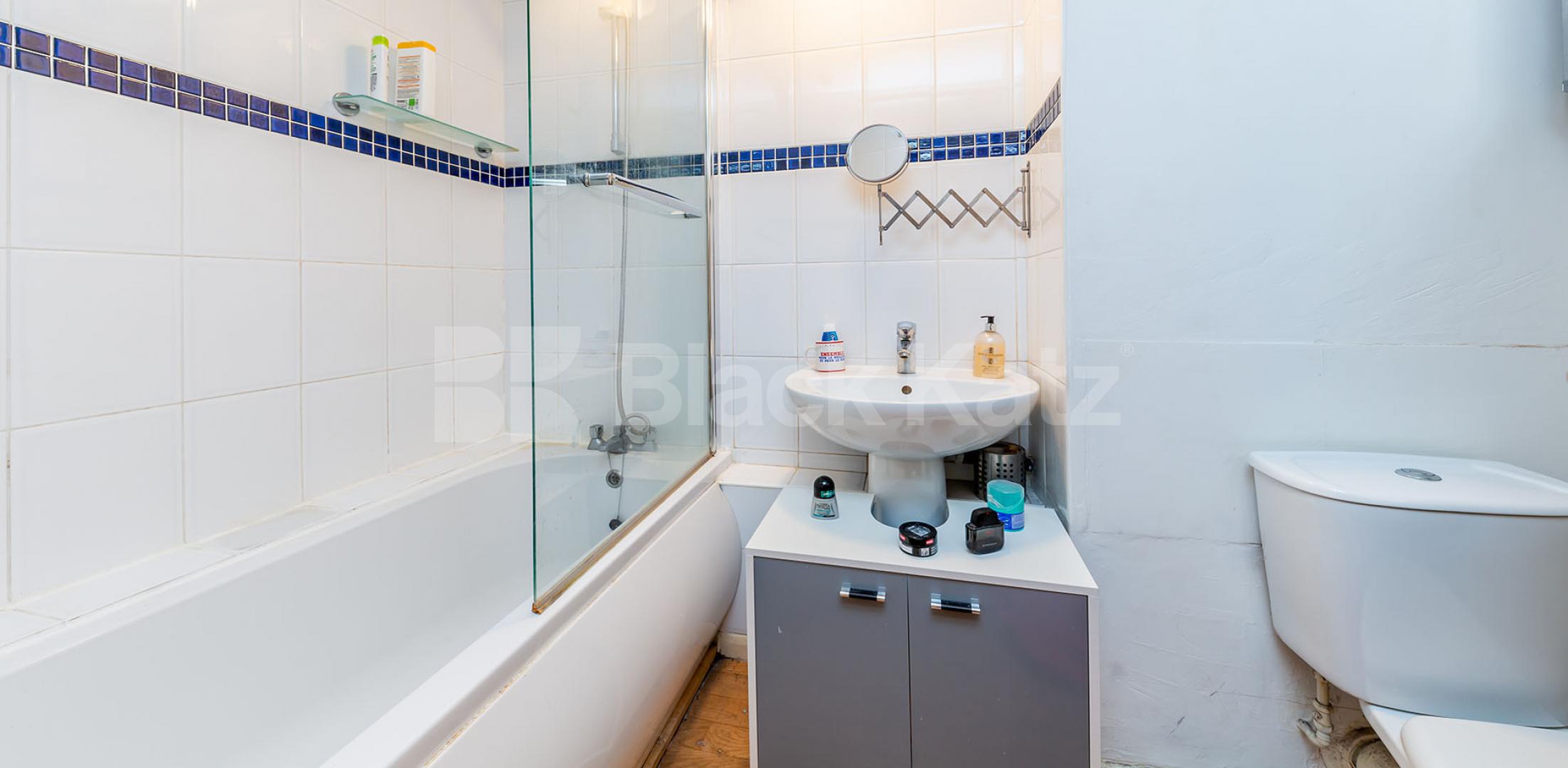 			1 Bedroom, 1 bath, 1 reception Flat			 Cyrus Street , ANGEL-CLERKENWELL-OLD STREET