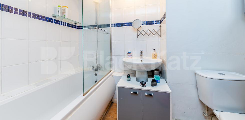 			1 Bedroom, 1 bath, 1 reception Flat			 Cyrus Street , ANGEL-CLERKENWELL-OLD STREET