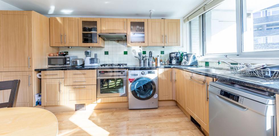 			1 Bedroom, 1 bath, 1 reception Flat			 Cyrus Street , ANGEL-CLERKENWELL-OLD STREET
