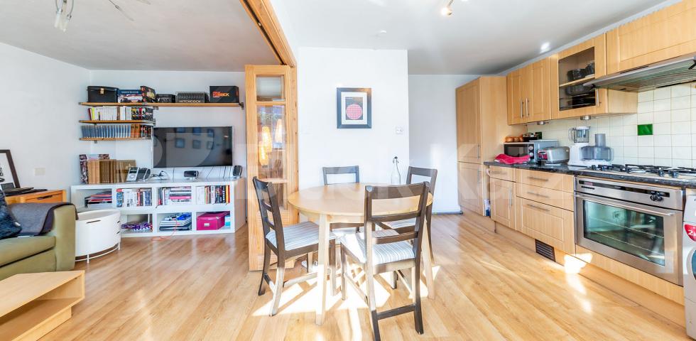 			1 Bedroom, 1 bath, 1 reception Flat			 Cyrus Street , ANGEL-CLERKENWELL-OLD STREET