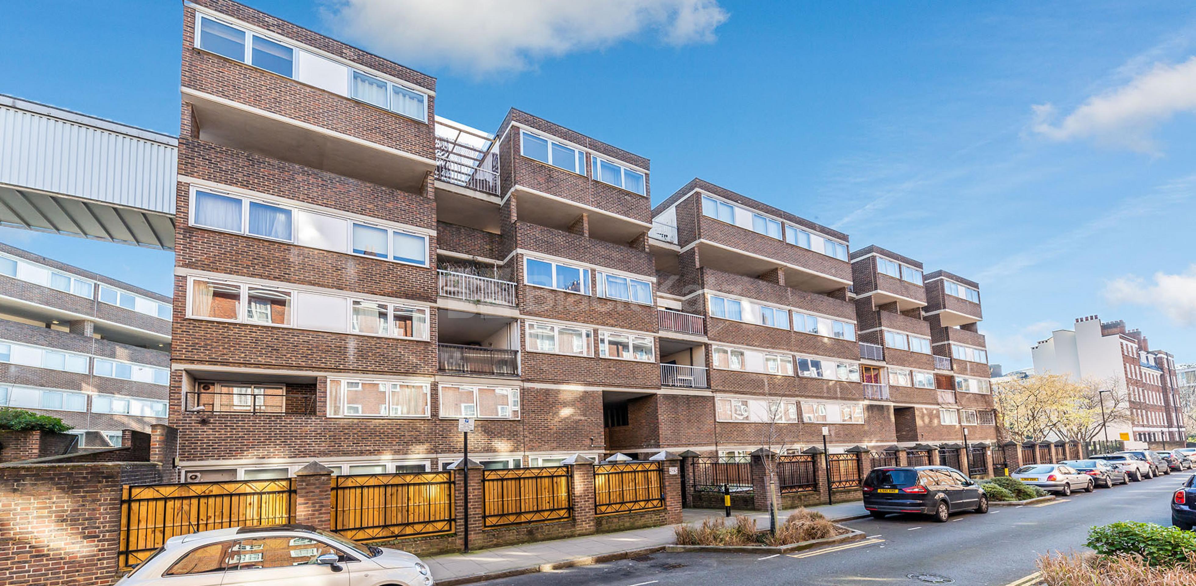 			MODERN 3 BEDROOM , 3 Bedroom, 1 bath, 1 reception Apartment			 Cyrus Street EC1V, CLERKENWELL-FARRINGDON EC1V