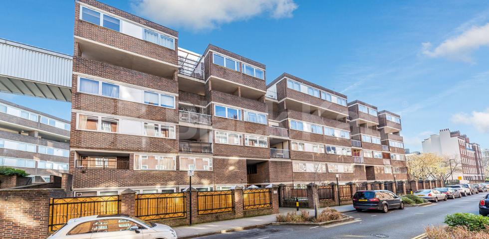 			MODERN 3 BEDROOM , 3 Bedroom, 1 bath, 1 reception Apartment			 Cyrus Street EC1V, CLERKENWELL-FARRINGDON