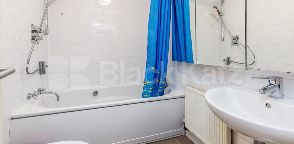 			LARGE 2 BEDROOM FLAT WITH PRIVATE TERRACE, 2 Bedroom, 1 bath, 1 reception Flat			 Blackstock Road, HIGHBURY-ARSENAL-FINSBURY PARK