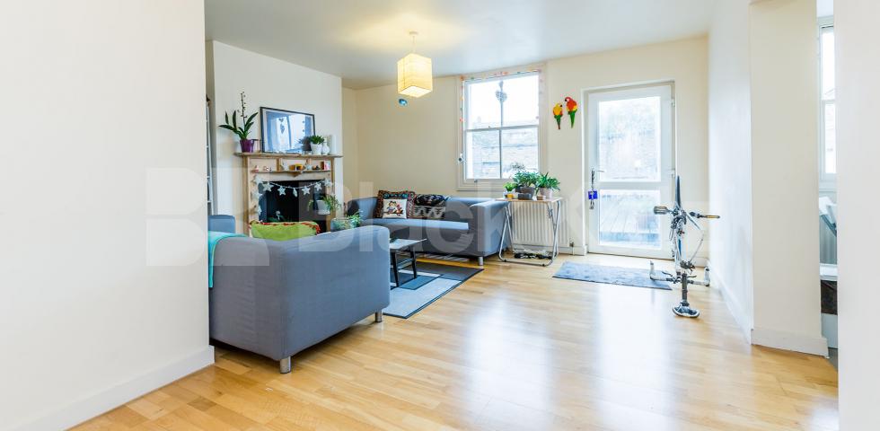 			LARGE 2 BEDROOM FLAT WITH PRIVATE TERRACE, 2 Bedroom, 1 bath, 1 reception Flat			 Blackstock Road, HIGHBURY-ARSENAL-FINSBURY PARK