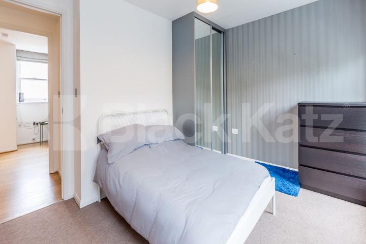 spacious 2 bedroom property located in zone 1 Kings cross Wharfdale Road, Kings Cross