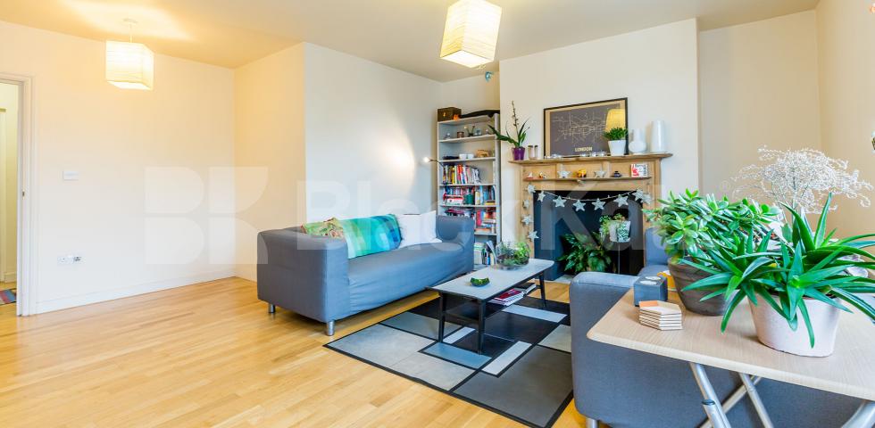 			LARGE 2 BEDROOM FLAT WITH PRIVATE TERRACE, 2 Bedroom, 1 bath, 1 reception Flat			 Blackstock Road, HIGHBURY-ARSENAL-FINSBURY PARK