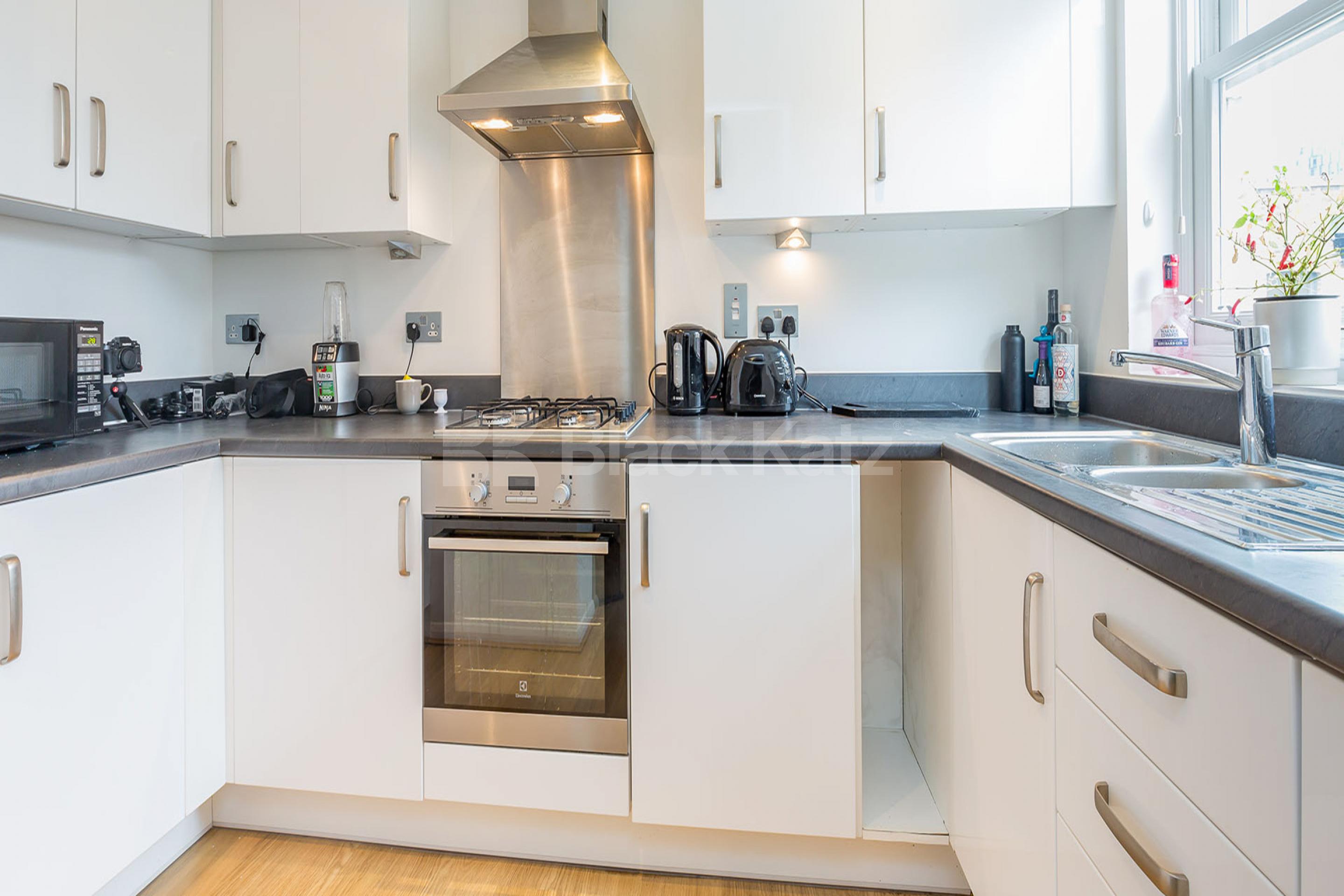 spacious 2 bedroom property located in zone 1 Kings cross Wharfdale Road, Kings Cross N1