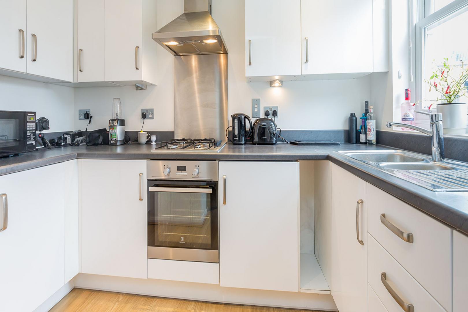 spacious 2 bedroom property located in zone 1 Kings cross Wharfdale Road, Kings Cross