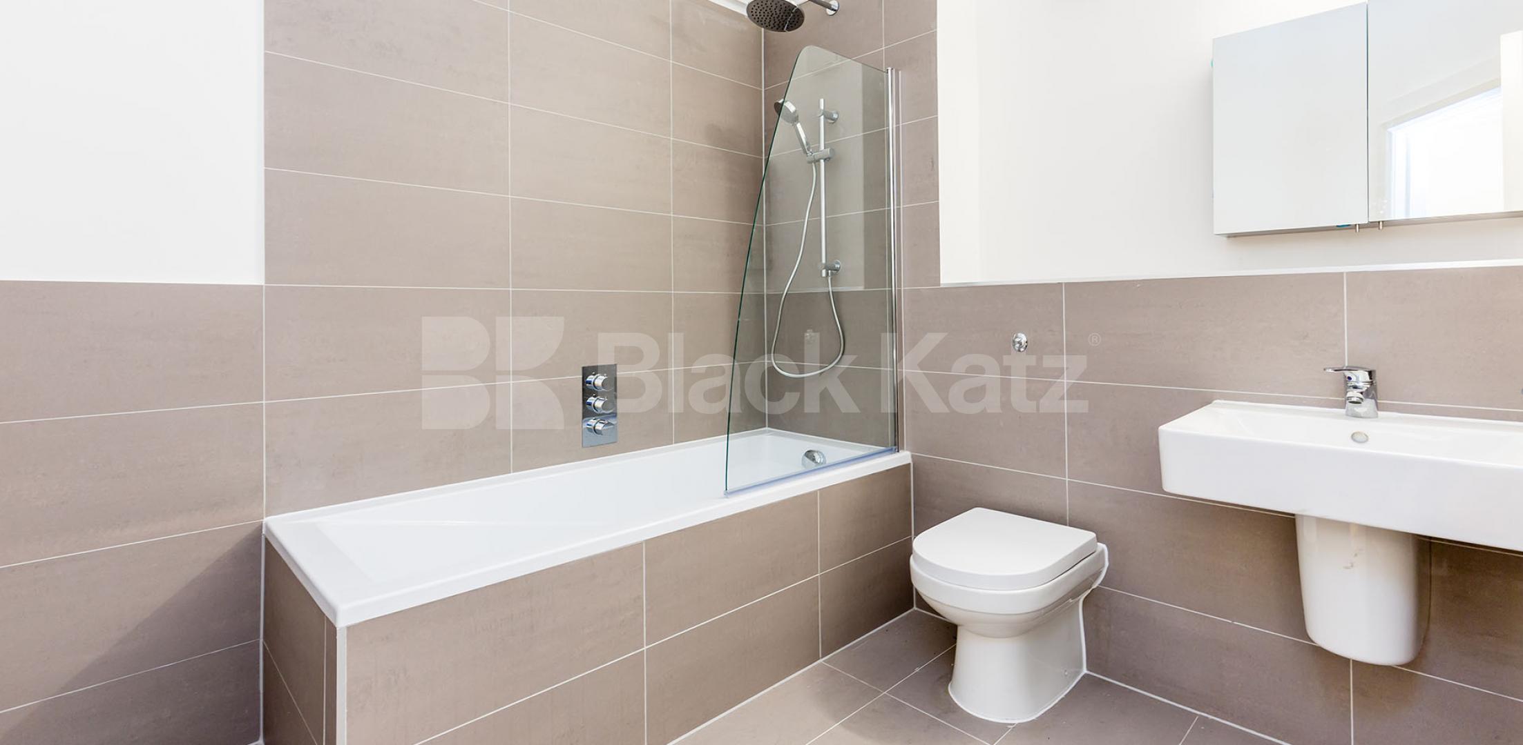 			SPACIOUS TWO BEDROOM WAREHOUSE CONVERSION, 2 Bedroom, 1 bath, 1 reception Flat			 GROVE HOUSE-TUDOR ROAD, HACKNEY-BETHNAL GREEN-LONDON FIELDS