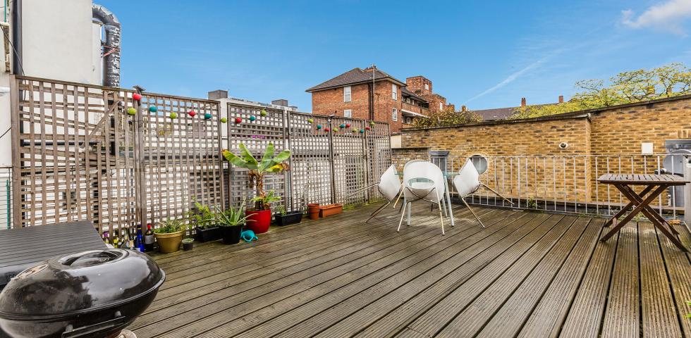 			LARGE 2 BEDROOM FLAT WITH PRIVATE TERRACE, 2 Bedroom, 1 bath, 1 reception Flat			 Blackstock Road, HIGHBURY-ARSENAL-FINSBURY PARK