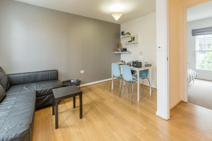 spacious 2 bedroom property located in zone 1 Kings cross Wharfdale Road, Kings Cross