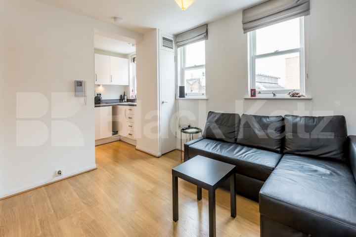 spacious 2 bedroom property located in zone 1 Kings cross Wharfdale Road, Kings Cross