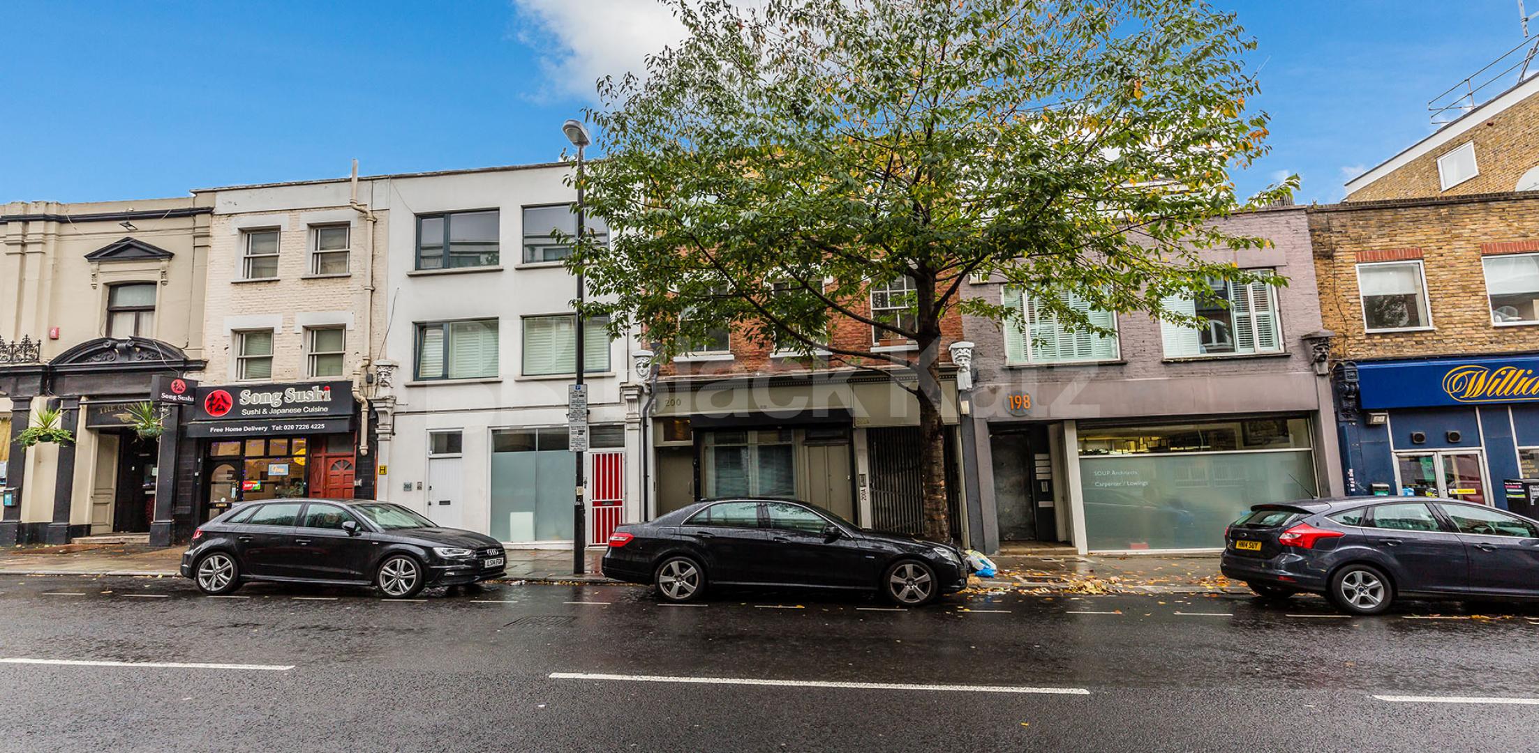 			LARGE 2 BEDROOM FLAT WITH PRIVATE TERRACE, 2 Bedroom, 1 bath, 1 reception Flat			 Blackstock Road, HIGHBURY-ARSENAL-FINSBURY PARK