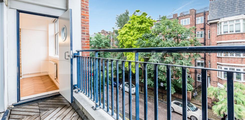 			SPACIOUS TWO BEDROOM WAREHOUSE CONVERSION, 2 Bedroom, 1 bath, 1 reception Flat			 GROVE HOUSE-TUDOR ROAD, HACKNEY-BETHNAL GREEN-LONDON FIELDS