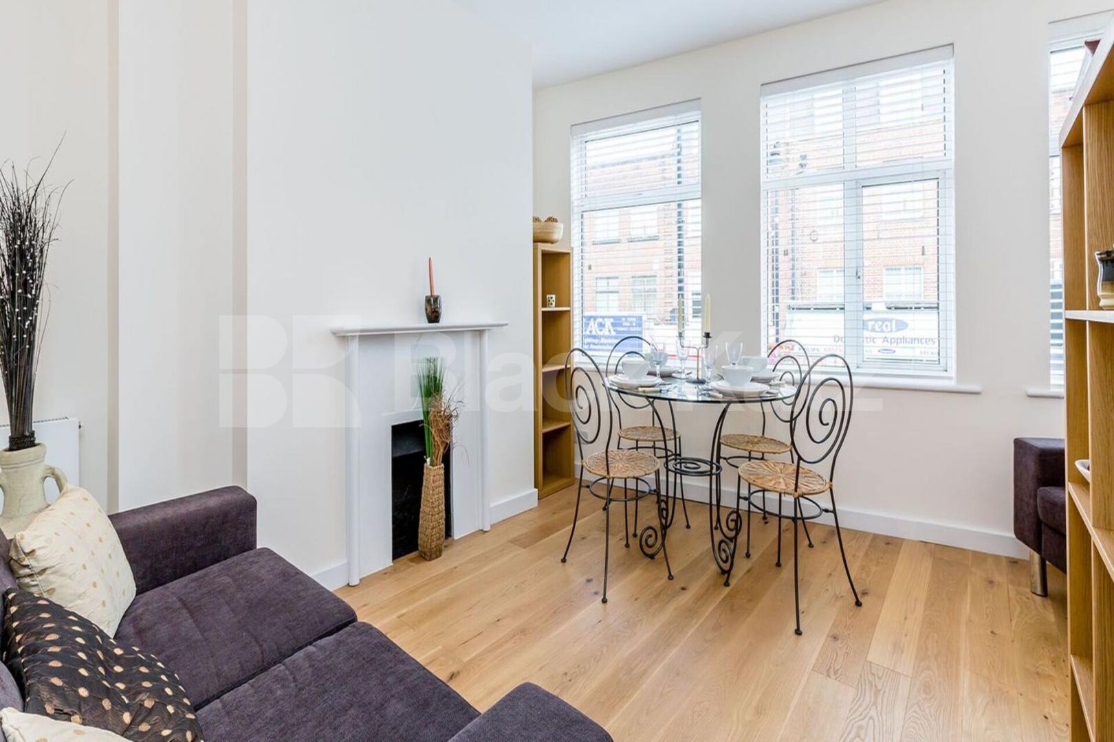 Beautiful split level 2 double bedroom property located minutes to Angel Station Chapel Market, N1, Angel