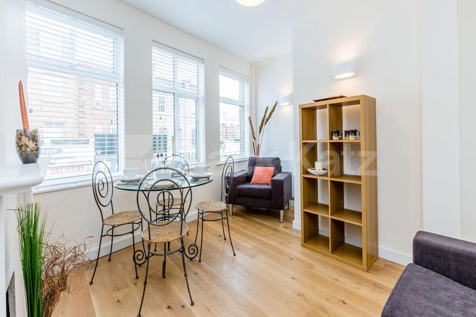 Beautiful split level 2 double bedroom property located minutes to Angel Station Chapel Market, N1, Angel