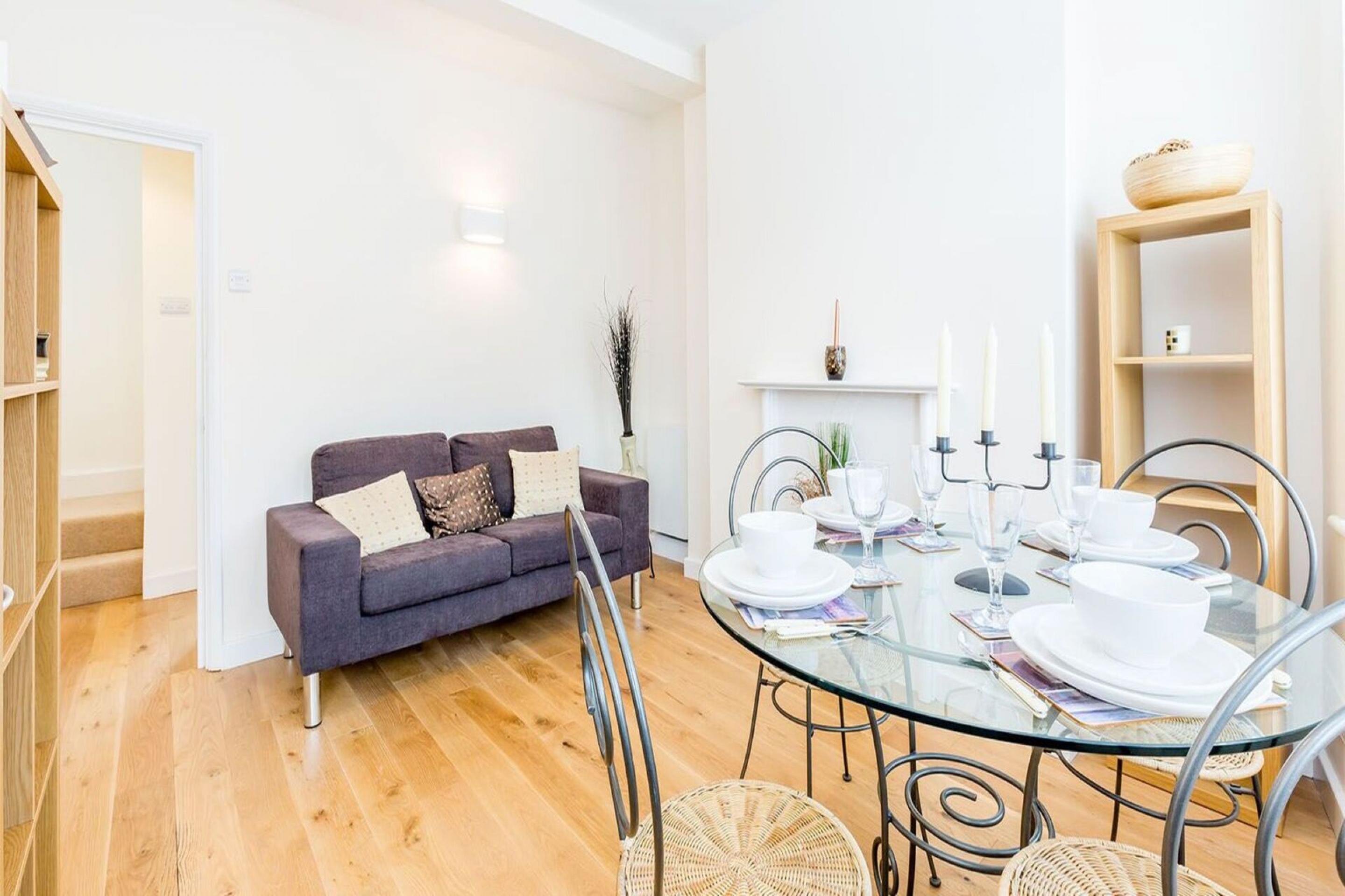 Beautiful split level 2 double bedroom property located minutes to Angel Station Chapel Market, N1, Angel N1