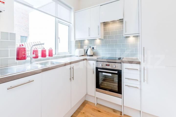 Beautiful split level 2 double bedroom property located minutes to Angel Station Chapel Market, N1, Angel