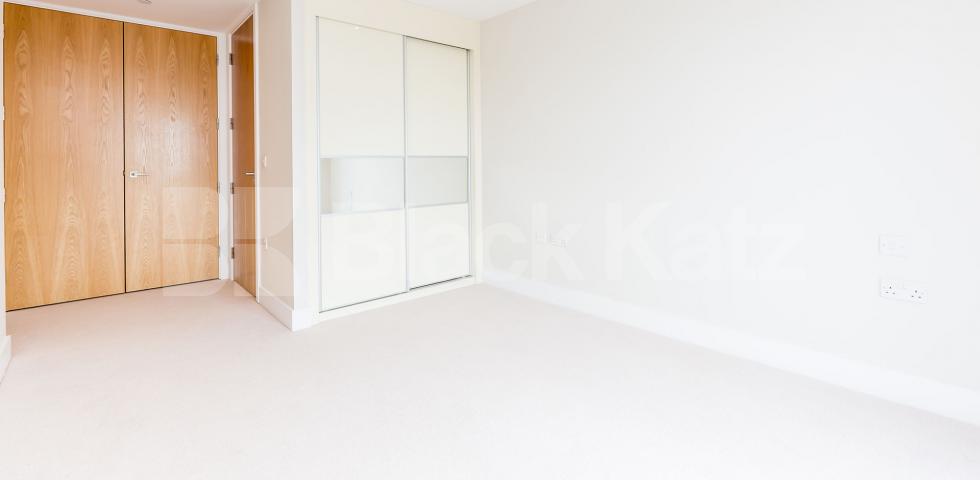 			New Instruction!, 2 Bedroom, 2 bath, 1 reception Apartment			 Northway House, Whetstone