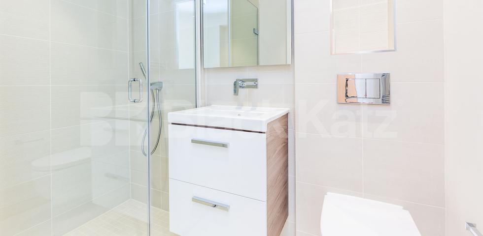 			New Instruction!, 2 Bedroom, 2 bath, 1 reception Apartment			 Northway House, Whetstone