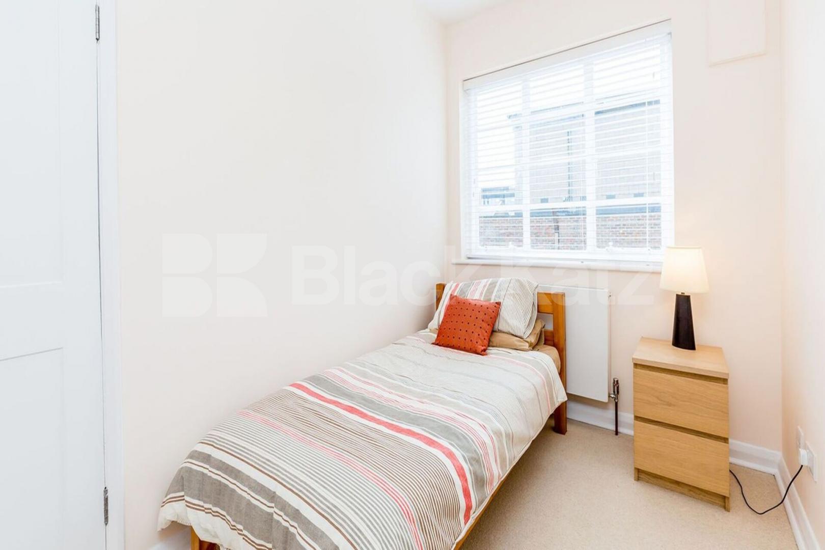 Beautiful split level 2 double bedroom property located minutes to Angel Station Chapel Market, N1, Angel