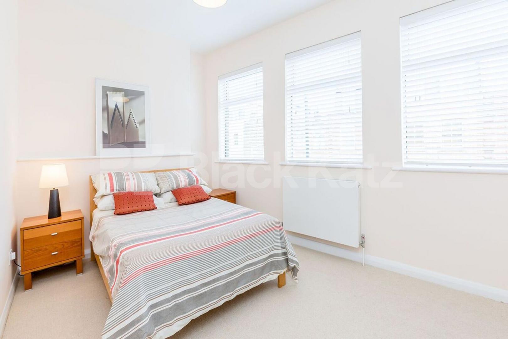 Beautiful split level 2 double bedroom property located minutes to Angel Station Chapel Market, N1, Angel