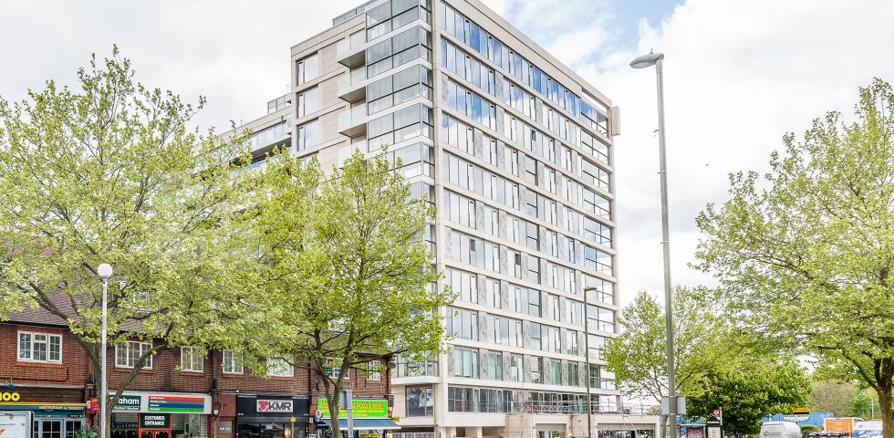 			New Instruction!, 2 Bedroom, 1 bath, 1 reception Apartment			 Northway House, Whetstone