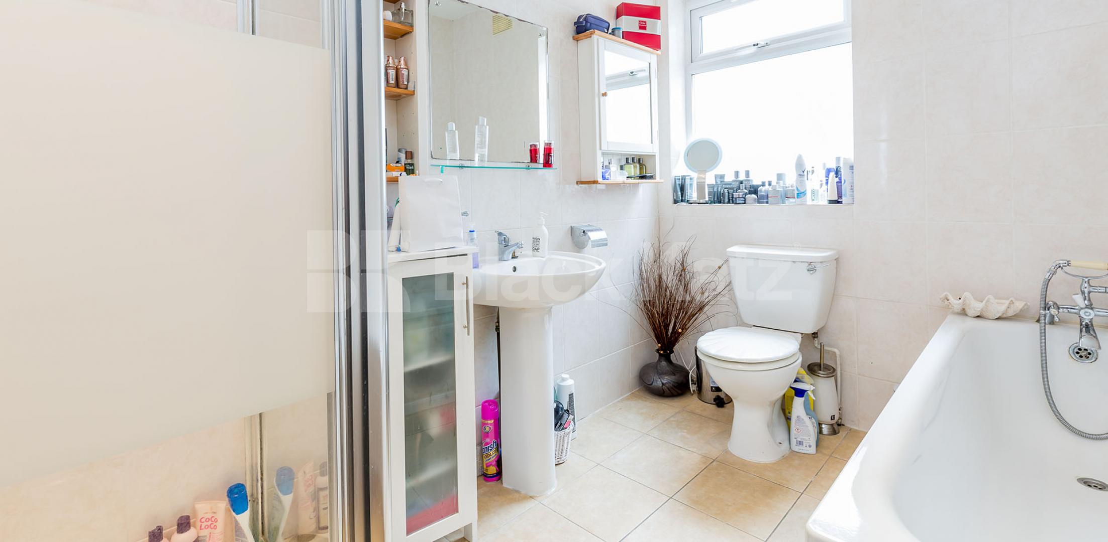 			Fantasic house in Crouch End, 4 Bedroom, 1 bath, 1 reception House			 Park Avenue South, Crouch End