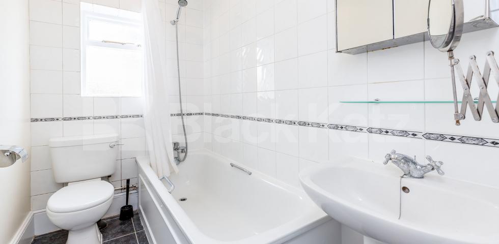 			New Instruction!, 2 Bedroom, 1 bath, 1 reception Terraced House			 Cranley Gardens, MUSWELL HILL N10