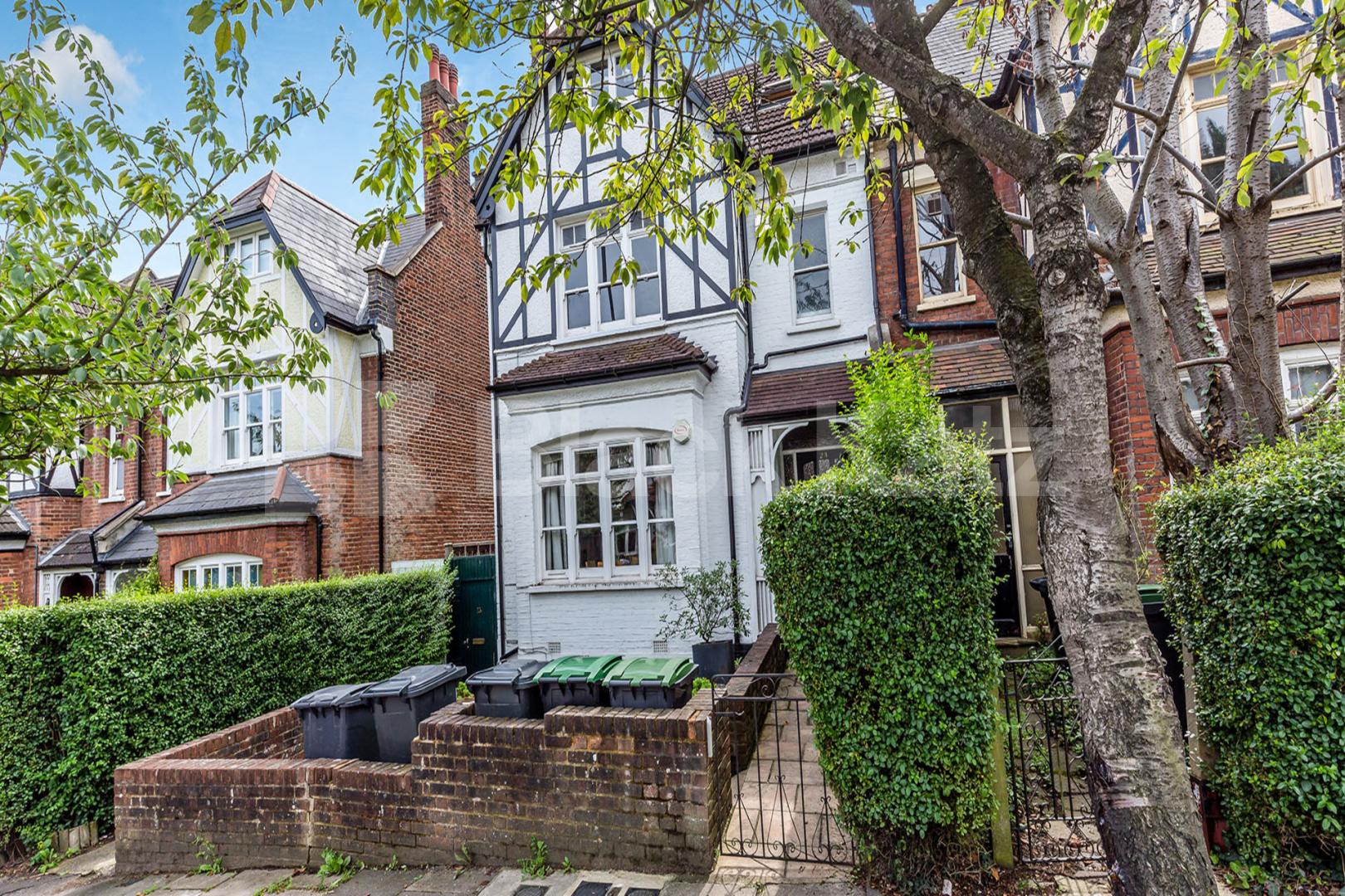 Arrange over 2 floors a recently painted and bright and airy 3 bedroom property Cranley Gardens, Muswell Hill