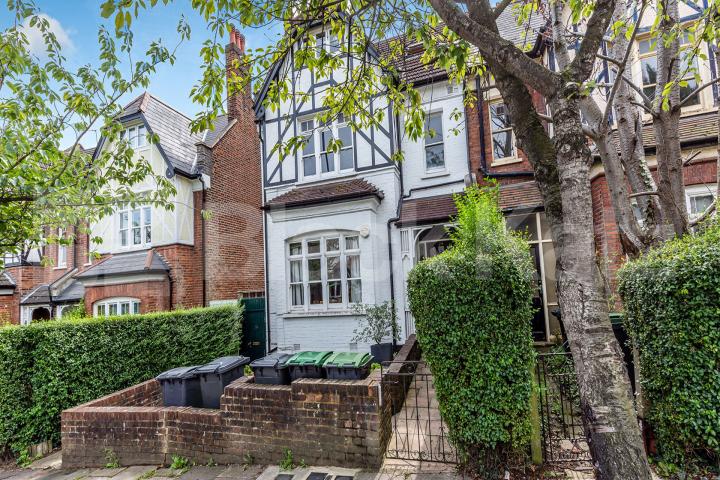 Arrange over 2 floors a recently painted and bright and airy 3 bedroom property Cranley Gardens, Muswell Hill